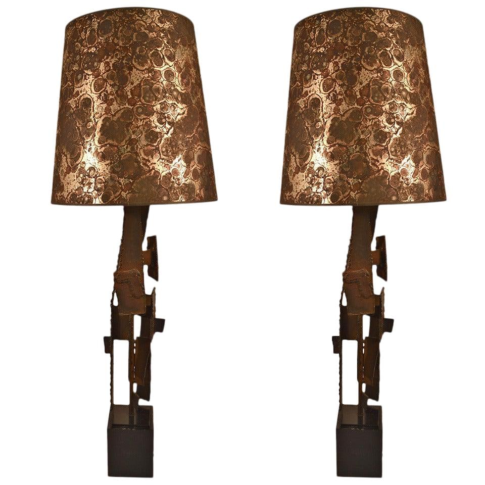 Vintage Brutalist Iron Laurel Lamps by Richard Barr Pair: Vintage Brutalist Iron Laurel Lamps by Richard Barr Pair This stunning pair of Brutalist Laurel lamps, designed by Richard Barr, showcases a classic torch cut style that enhances any interior. The lam