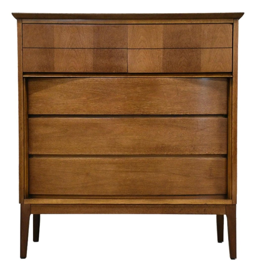 1960s Dixie Walnut Tall Mid Century Modern Dresser USA: 1960s Dixie Walnut Tall Mid Century Modern Dresser USA This exquisite mid-century modern dresser features a beautifully crafted walnut construction with a distinctive curved front, attributed to Dixie