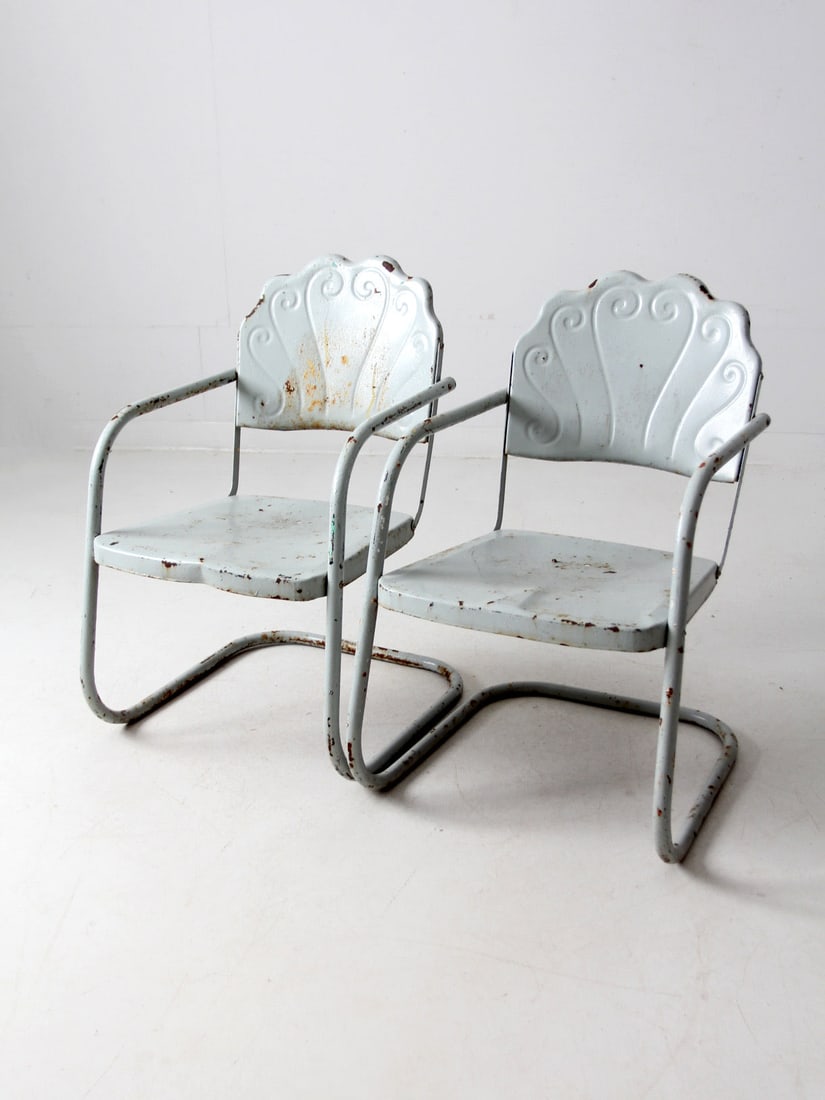 Pair of Mid Century Art Deco Metal Lounge Chairs Gray-Blue Finish: Pair of Mid Century Art Deco Metal Lounge Chairs Gray-Blue Finish This elegant pair of metal lounge chairs showcases a classic Mid Century Art Deco design, featuring distinctive clam shell-shaped back
