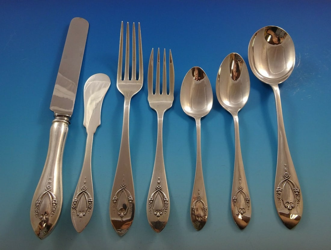 Lunt Sterling Silver Mount Vernon Flatware Set for 12 91 pcs Vintage (1 of 9)