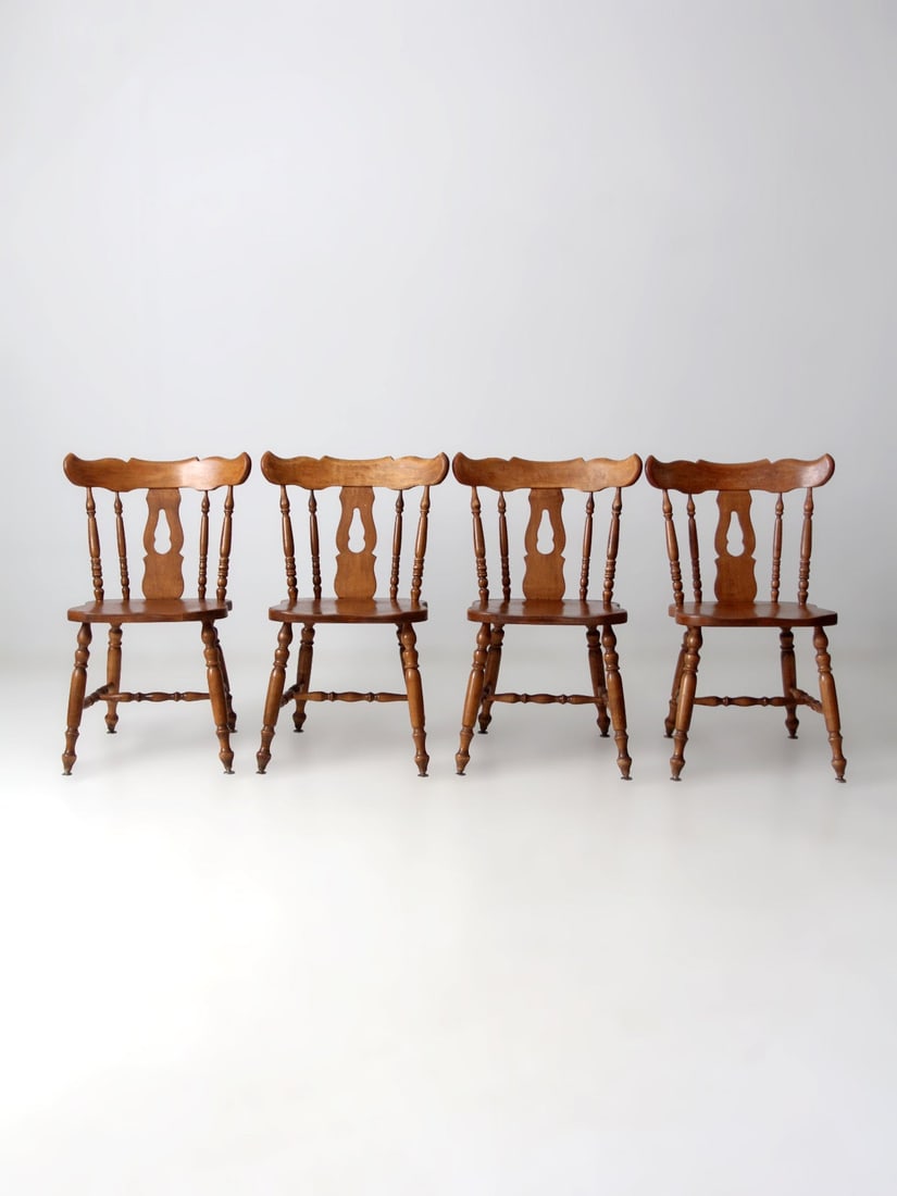 Set of Four Early American Dearborn Co Dining Chairs Vintage Style (1 of 15)