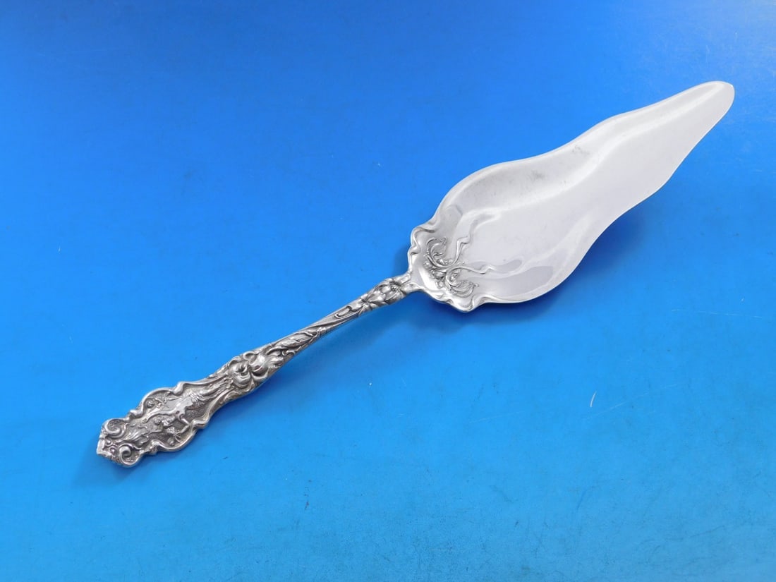 Wallace Irian Sterling Silver Jelly Cake Server 8 1/8 Inch Art Nouveau: Wallace Irian Sterling Silver Jelly Cake Server 8 1/8 Inch Art Nouveau This exquisite jelly cake server is part of the Irian pattern by Wallace, crafted from high-quality sterling silver. With a lengt