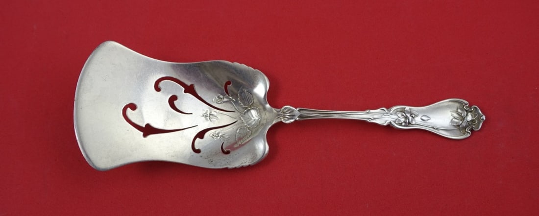 Sterling Tomato Server Violet Pattern by Whiting 7.25 Inch Pierced Design: Sterling Tomato Server Violet Pattern by Whiting 7.25 Inch Pierced Design This is a rare Violet pattern tomato server crafted in sterling silver by Whiting. Featuring a pierced design, this serving pi