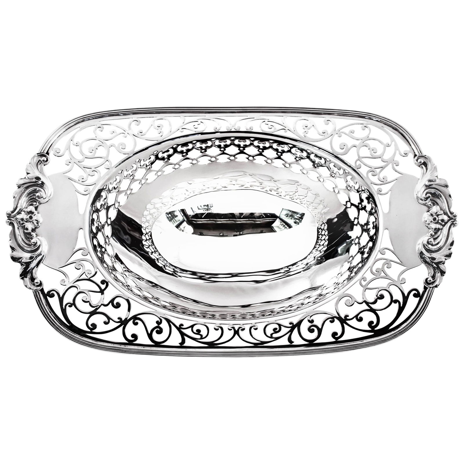 Gorham 1906 Sterling Silver Bowl with Latticework Design: Gorham 1906 Sterling Silver Bowl with Latticework Design This exquisite 1906 bowl from Gorham is a stunning example of craftsmanship in sterling silver. With a delicate latticework pattern accentuatin