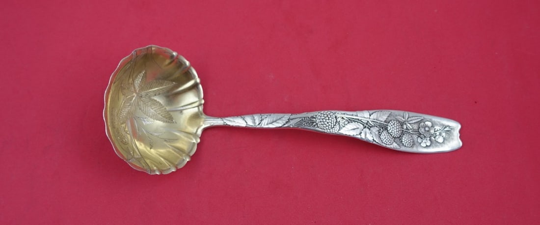 Whiting Berry Sterling Silver Gravy Ladle 8 Inch Black Raspberries: Whiting Berry Sterling Silver Gravy Ladle 8 Inch Black Raspberries This exquisite gravy ladle, crafted in the Berry pattern by Whiting, showcases a delightful multi-motif design featuring black raspbe