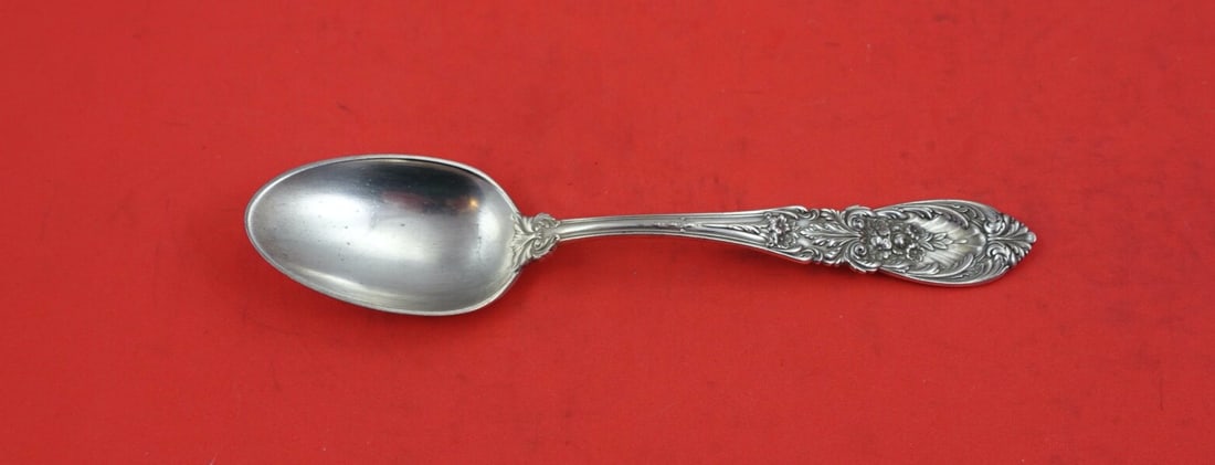 Richelieu Sterling Silver Place Soup Spoon by International 6.75": Richelieu Sterling Silver Place Soup Spoon by International 6.75" This exquisite place soup spoon is part of the Richelieu pattern by International Sterling, crafted from high-quality sterling silver.