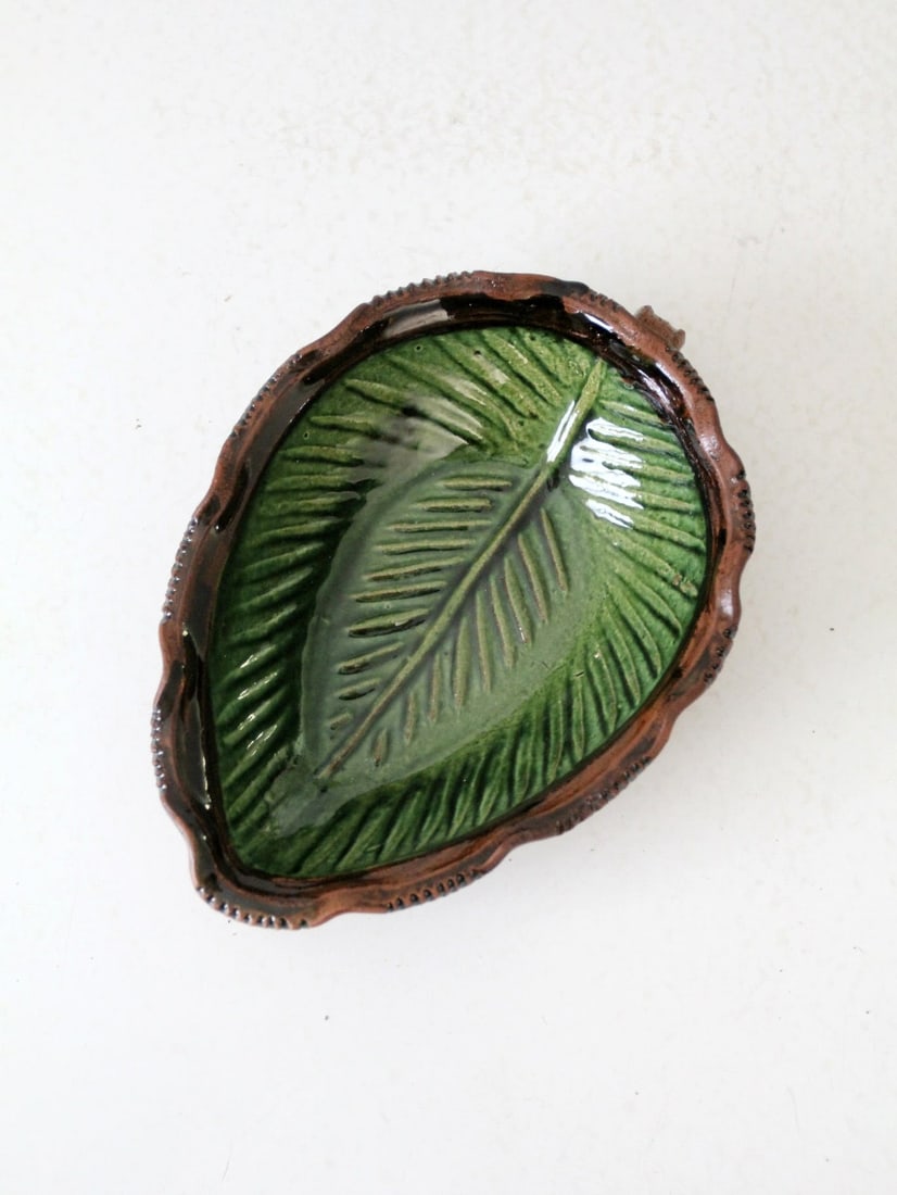 Handcrafted Vintage Mexican Pottery Leaf Dish from Patamban (1 of 12)