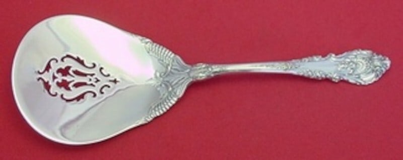 Wallace Sir Christopher Sterling Silver Tomato Server 8 1/4": Wallace Sir Christopher Sterling Silver Tomato Server 8 1/4" This exquisite original tomato server, crafted by Wallace in the elegant Sir Christopher pattern, is a stunning addition to any dining coll