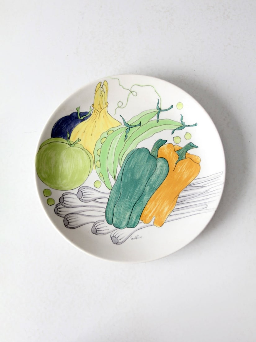 Vintage Mid-Century Italian Ernestine Salerno Hand-Painted Vegetable Plate 10.5 inch: Vintage Mid-Century Italian Ernestine Salerno Hand-Painted Vegetable Plate 10.5 inch Discover the charm of mid-century Italian design with this vintage Ernestine Salerno vegetable plate. Hand-painted