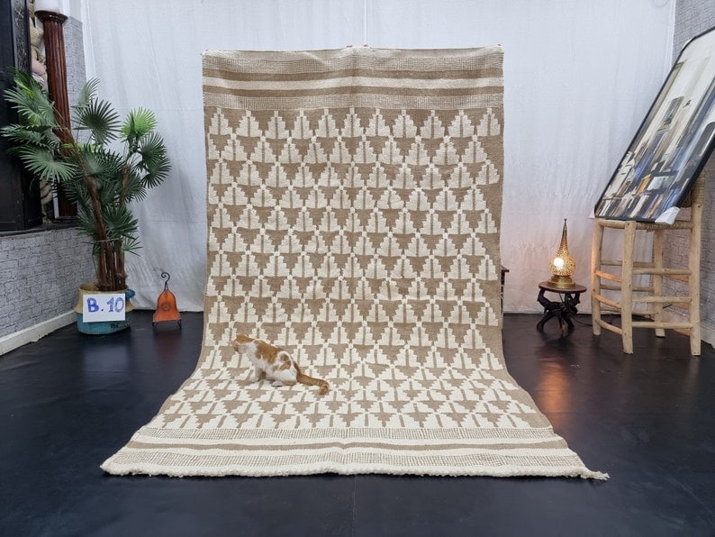 Authentic Beige Handmade Moroccan Berber Wool Rug 10 x 5 Feet: Authentic Beige Handmade Moroccan Berber Wool Rug 10 x 5 Feet Discover the beauty of this Elegant Authentic Beige Handmade Moroccan Berber Wool Rug. Handwoven in the Atlas Mountains by skilled local B