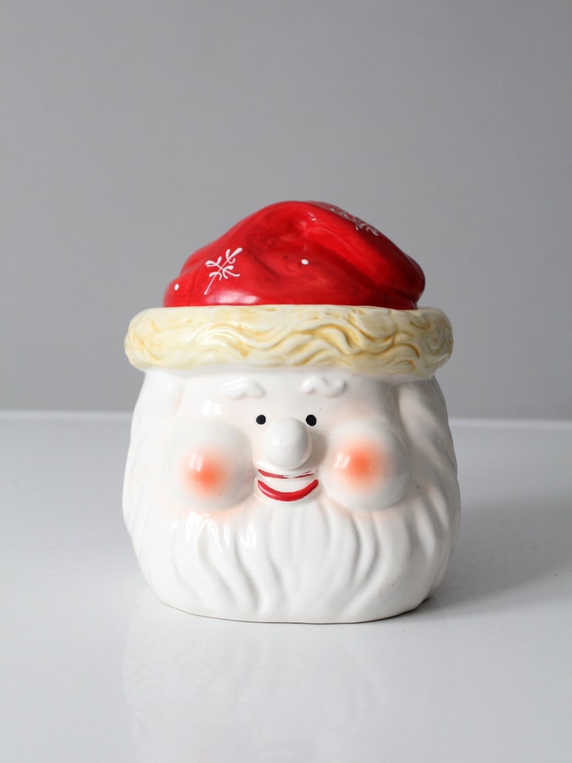 Charming Vintage Santa Cookie Jar 8 Inches Tall for Holiday Decor: Charming Vintage Santa Cookie Jar 8 Inches Tall for Holiday Decor Embrace the holiday spirit with this charming vintage Santa cookie jar, featuring a jolly design that adds a nostalgic touch to your k
