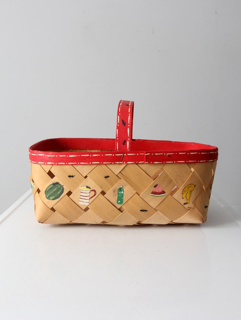 Charming Vintage Hand Painted Picnic Basket with Splint Weave Handle: Charming Vintage Hand Painted Picnic Basket with Splint Weave Handle This charming vintage hand-painted "Picnic" basket is a delightful addition to any home or outdoor gathering. Featuring a classic s