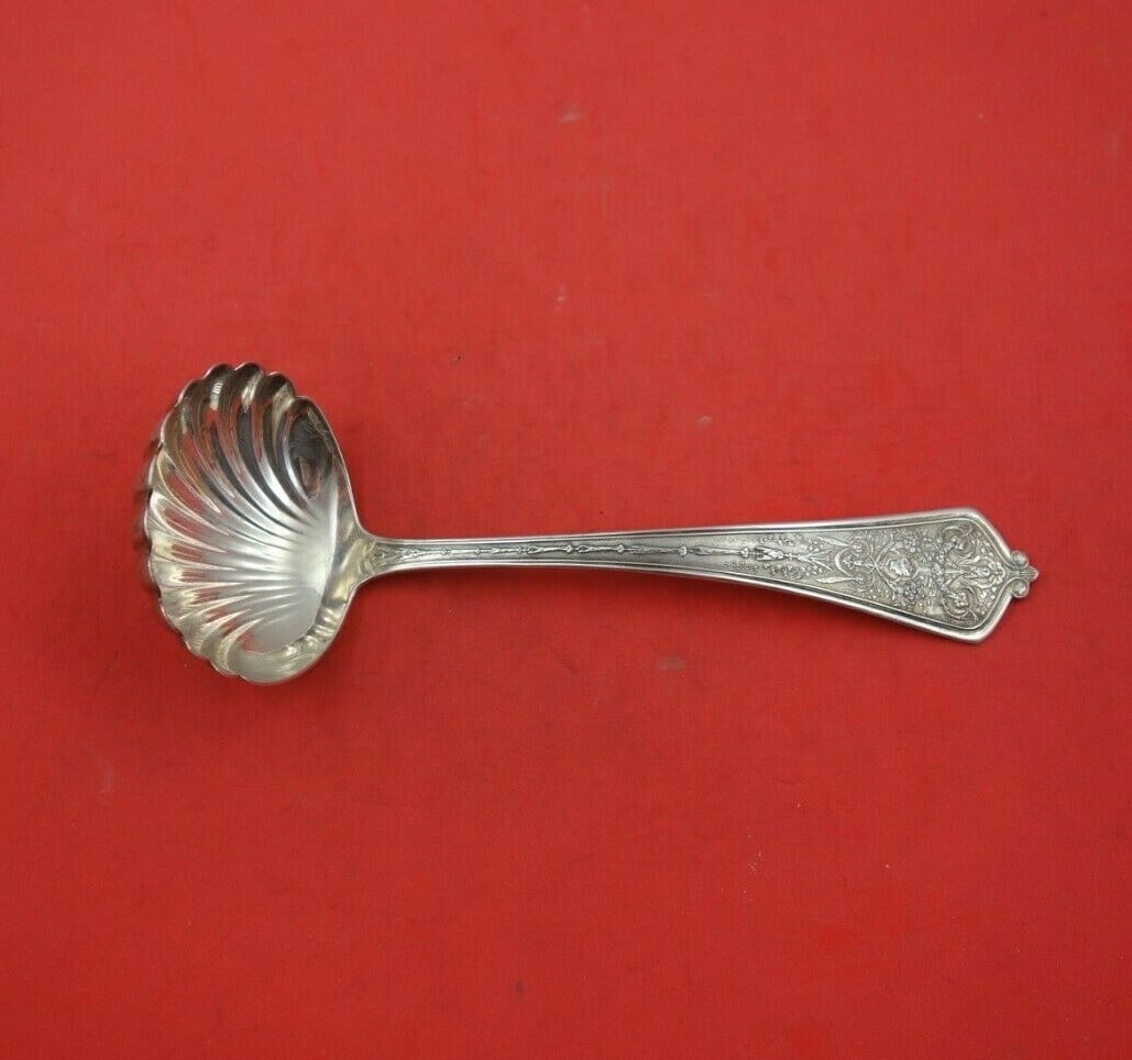 Gorham Lady Washington Sterling Silver Gravy Ladle Shell Bowl 6 7/8in: Gorham Lady Washington Sterling Silver Gravy Ladle Shell Bowl 6 7/8in This exquisite gravy ladle is crafted from sterling silver and features the elegant Lady Washington pattern by Gorham, dating back
