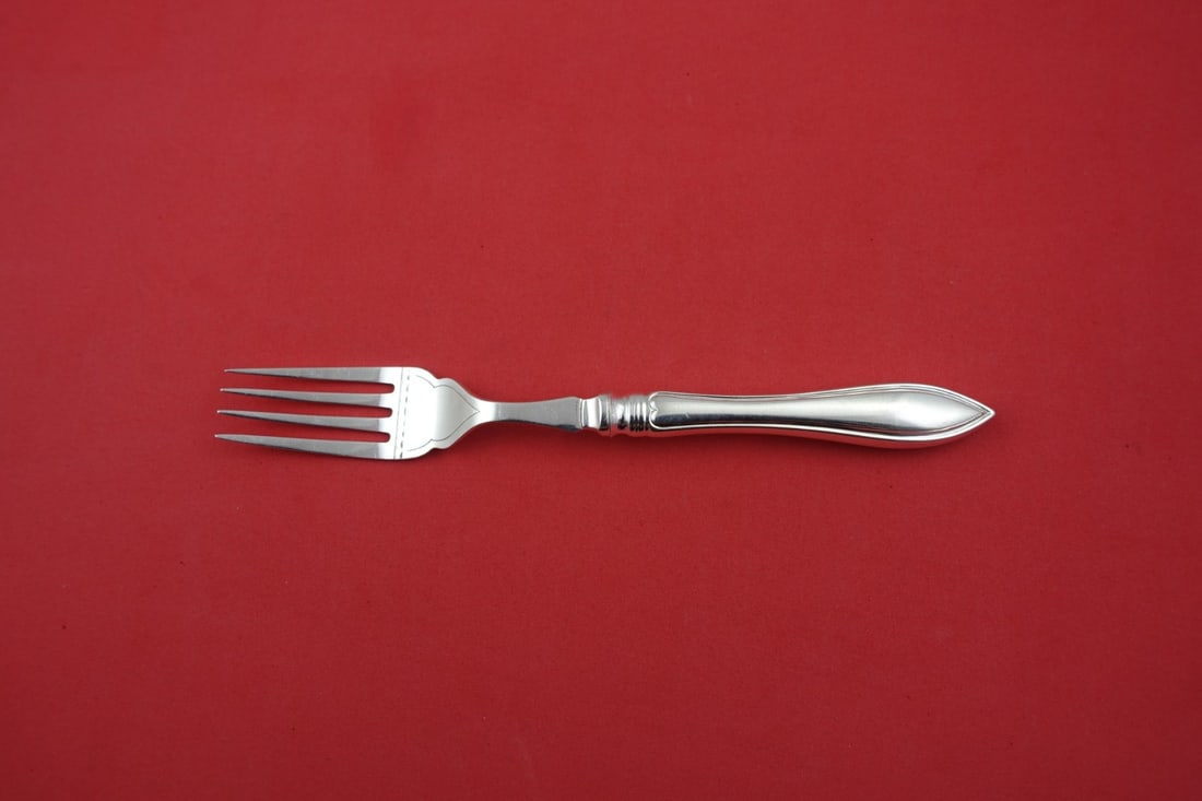 Birks Norman Sterling Silver Fish Fork Bright Cut 7 5/8": Birks Norman Sterling Silver Fish Fork Bright Cut 7 5/8" Experience elegance with this Norman by Birks Sterling Silver Fish Fork, measuring 7 5/8". Crafted with a sterling silver hollow handle, this f
