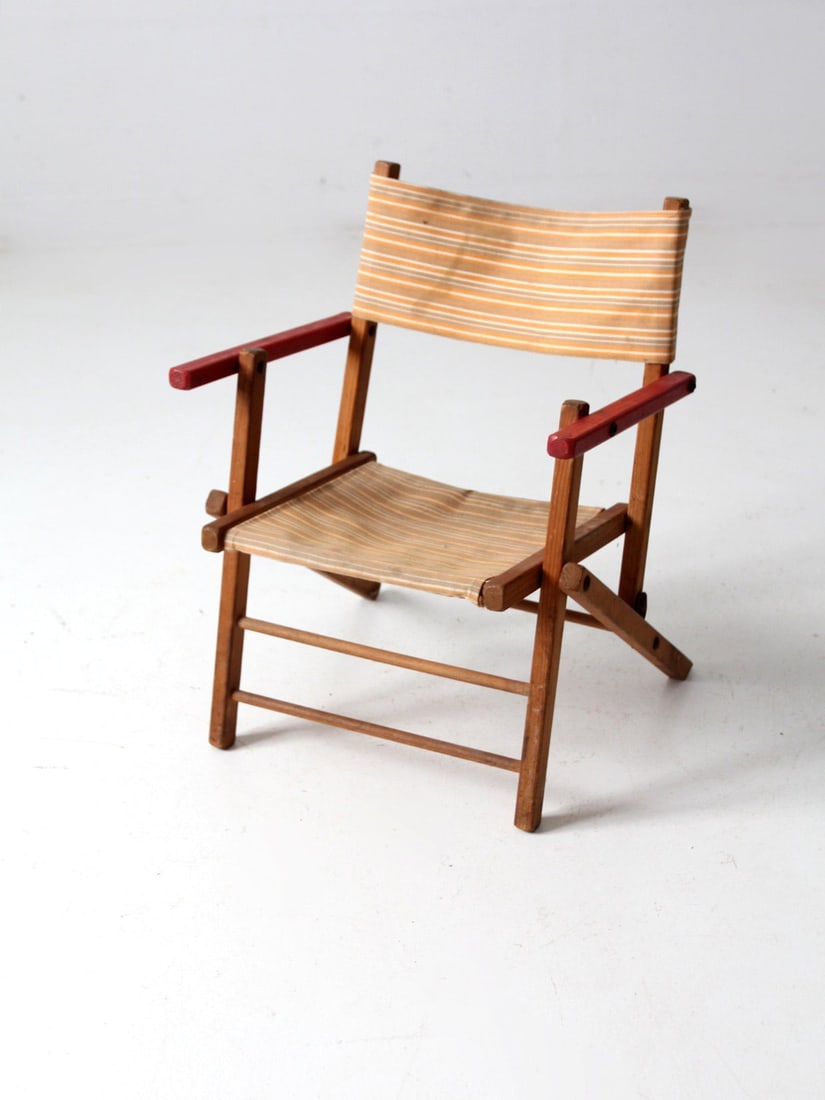 Vintage Mid-Century Children'S Folding Chair Tan Peach Stripe: Vintage Mid-Century Children'S Folding Chair Tan Peach Stripe Embrace vintage charm with this Mid-Century Children's Folding Chair, perfect for little ones. The chair features a sturdy wood frame with
