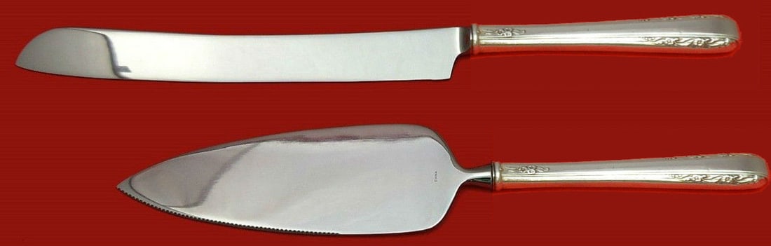 International Sterling Silver Courtship Wedding Cake Set 2pc Custom Made: International Sterling Silver Courtship Wedding Cake Set 2pc Custom Made This exquisite "Courtship" wedding cake set by International Sterling Silver is a beautiful addition to any celebration. The se