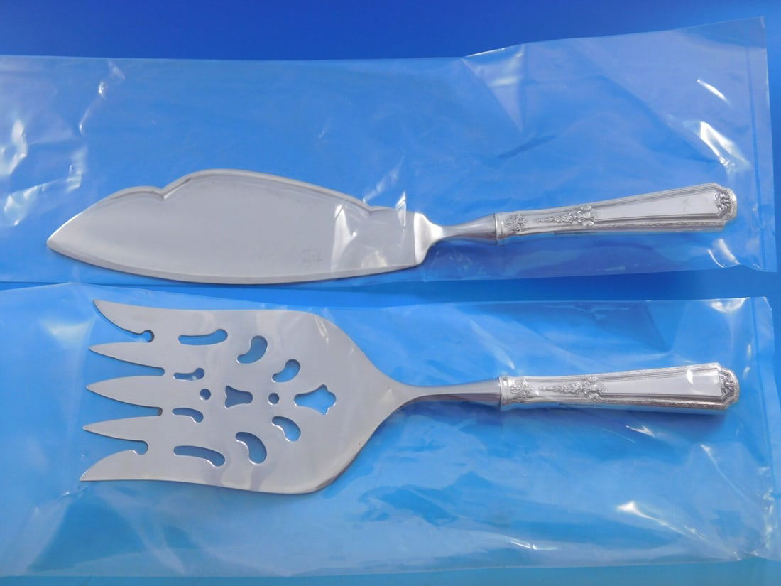 Towle Louis XIV Sterling Silver Fish Serving Set 2 Pieces Custom Made: Towle Louis XIV Sterling Silver Fish Serving Set 2 Pieces Custom Made Elevate your dining experience with this exquisite Towle Sterling Silver Fish Serving Set, featuring the elegant Louis XIV pattern