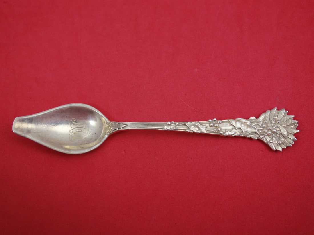 Tiffany & Co Holly Sterling Silver Melon Spoon 6 Inch Blunt Nose: Tiffany & Co Holly Sterling Silver Melon Spoon 6 Inch Blunt Nose This exquisite 6" melon spoon is crafted from high-quality sterling silver and features the elegant Holly pattern by Tiffany & Co. Dati