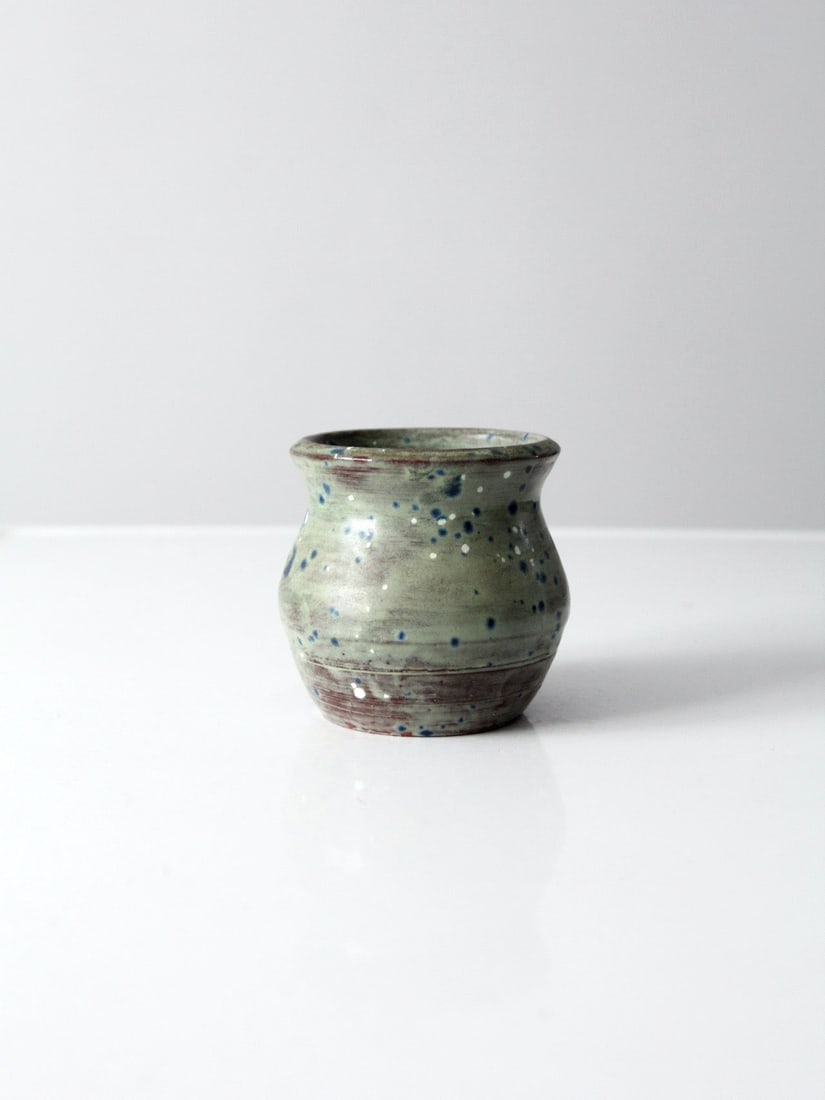 Signed Vintage Studio Pottery Vase Green Glaze Blue Dots 3.875": Signed Vintage Studio Pottery Vase Green Glaze Blue Dots 3.875" Discover a charming vintage studio art pottery vase, beautifully hand-crafted and signed by the artist. This unique piece features a cap