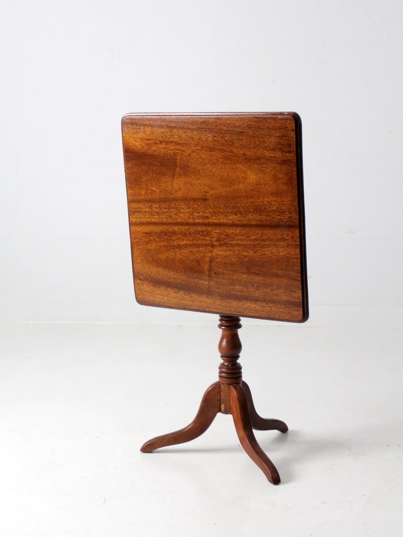 19th Century Regency Style Antique Tilt Top Parlor Table: 19th Century Regency Style Antique Tilt Top Parlor Table Enhance your living space with this exquisite antique tilt top parlor table from the 19th century. This accent table showcases a classic Regenc