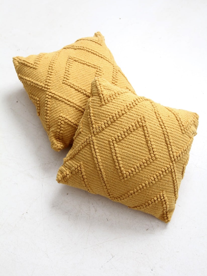 Vintage Mustard Yellow Throw Pillows Pair with Diamond Pattern: Vintage Mustard Yellow Throw Pillows Pair with Diamond Pattern Enhance your living space with this charming pair of vintage throw pillows in a striking mustard yellow hue. Each pillow features a disti
