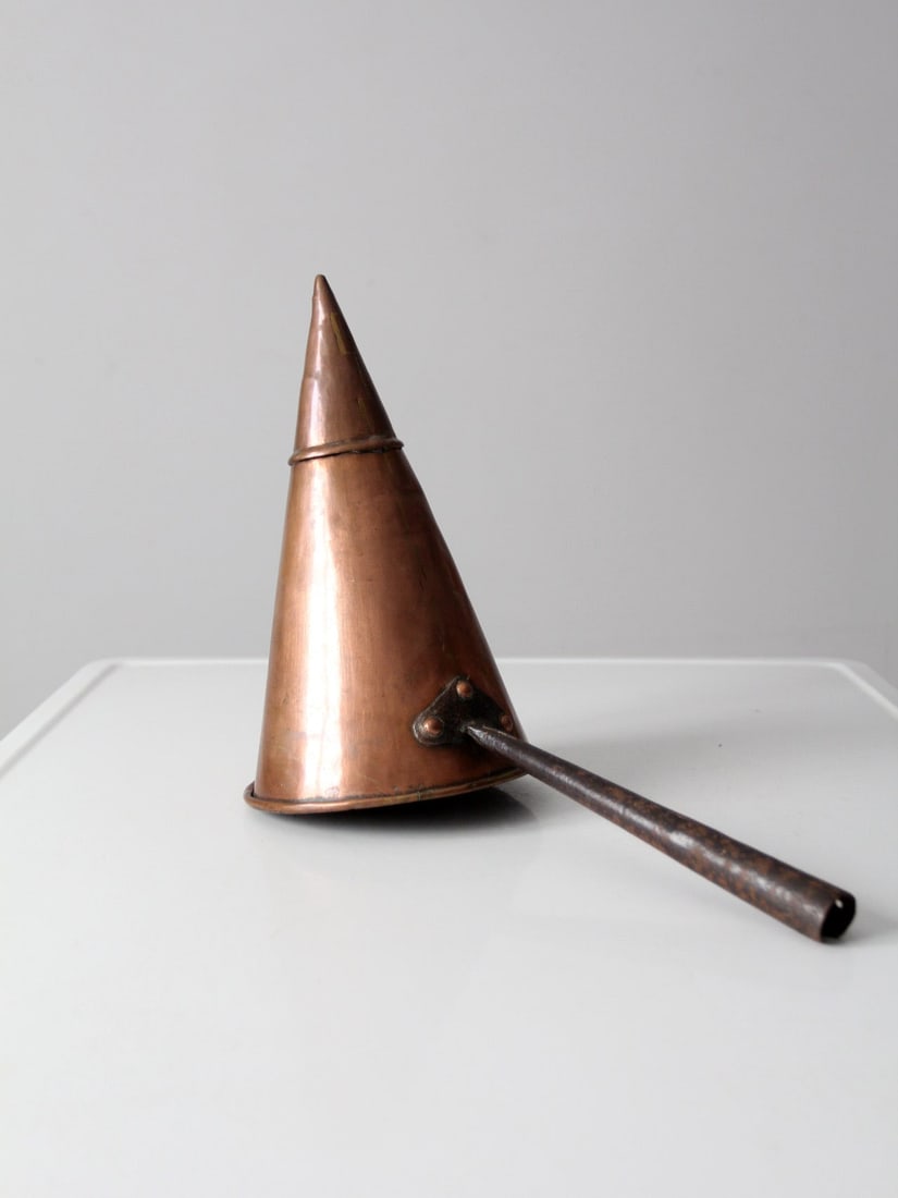 Antique Copper Ale Muller 15 Inch Decorative Warming Tool: Antique Copper Ale Muller 15 Inch Decorative Warming Tool Discover this charming antique copper ale muller, a delightful piece historically used to warm spiced wines and ales by the hearth. Crafted wi