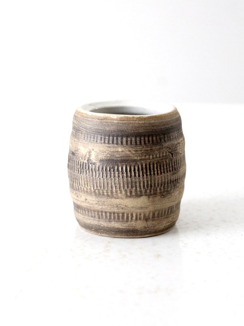 Handmade Vintage Pottery Vase with Textured Design: Handmade Vintage Pottery Vase with Textured Design This vintage handmade ceramic vase showcases a beautifully textured and stamped design, enhanced by a warm tan glaze that beautifully complements the