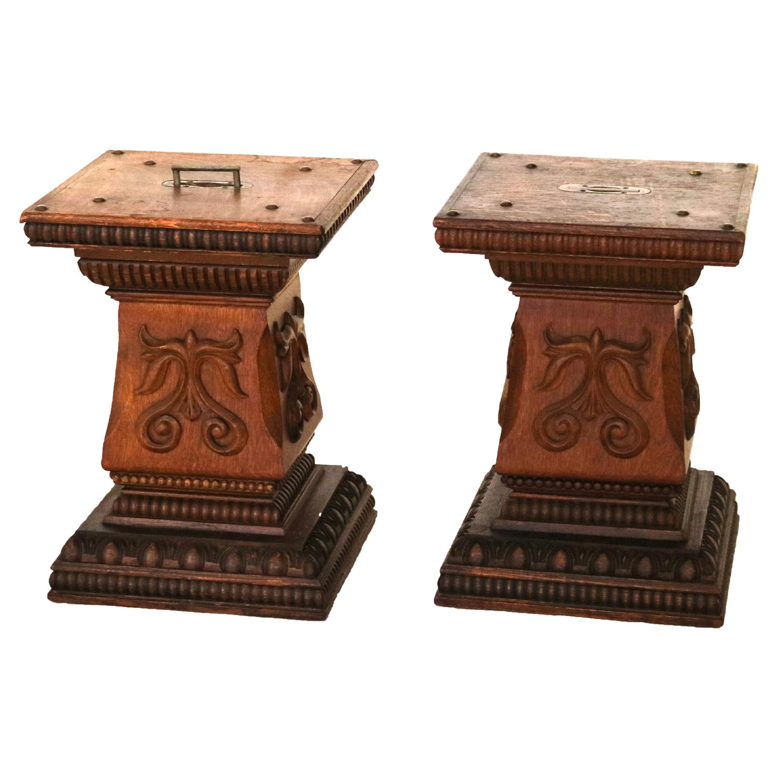 Antique Set of 2 R.J. Horner Carved Oak Pedestals C1900: Antique Set of 2 R.J. Horner Carved Oak Pedestals C1900 This exquisite pair of antique pedestals, attributed to R.J. Horner & Co., showcases intricate foliate carvings that reflect the high craftsmans