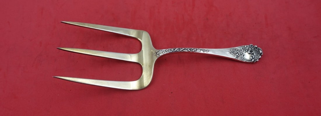 Shiebler Maintenon Sterling Silver Toast Fork 7.5": Shiebler Maintenon Sterling Silver Toast Fork 7.5" Introducing the exquisite Maintenon Toast Fork by Shiebler, a stunning example of fine craftsmanship in sterling silver. This serving fork, measuring