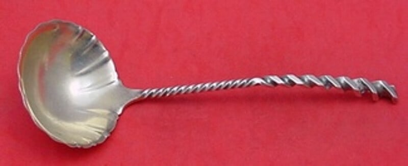 Whiting Square Twist #5 Sterling Silver Gravy Ladle Gold Wash 7 5/8": Whiting Square Twist #5 Sterling Silver Gravy Ladle Gold Wash 7 5/8" Enhance your dining experience with this exquisite Whiting Sterling Silver Gravy Ladle, featuring the elegant Square Twist #5 patte