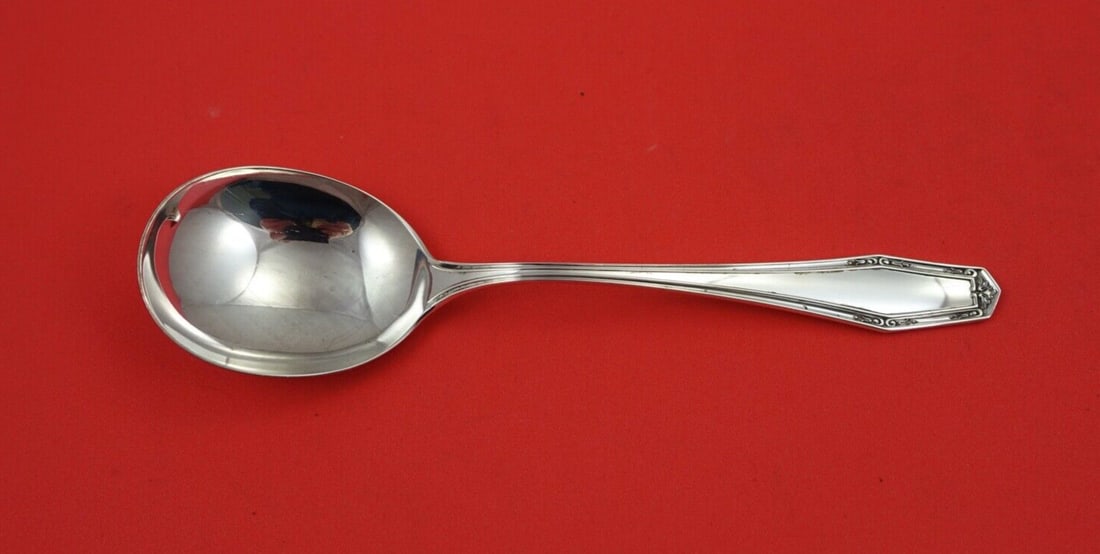 Alvin Sterling Silver Gumbo Spoon Flanders New 7 1/8 Inch: Alvin Sterling Silver Gumbo Spoon Flanders New 7 1/8 Inch This exquisite gumbo spoon features the elegant Flanders New pattern by Alvin, crafted from high-quality sterling silver. Measuring 7 1/8 inch