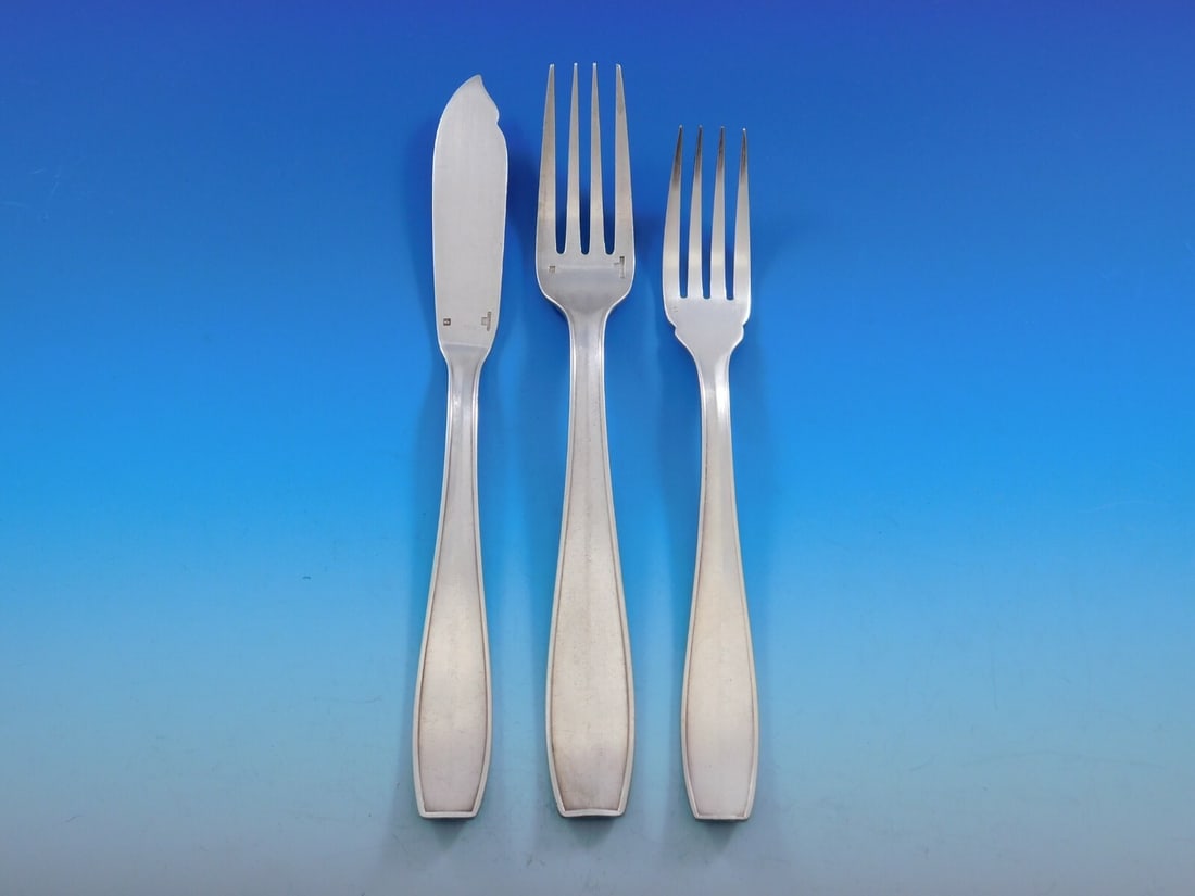 Christofle Atlas Silverplate Flatware Set 24 Pieces with Storage Chest: Christofle Atlas Silverplate Flatware Set 24 Pieces with Storage Chest Discover the elegance of the Atlas by Christofle silverplate flatware set, a perfect addition to your dining experience. This 24-