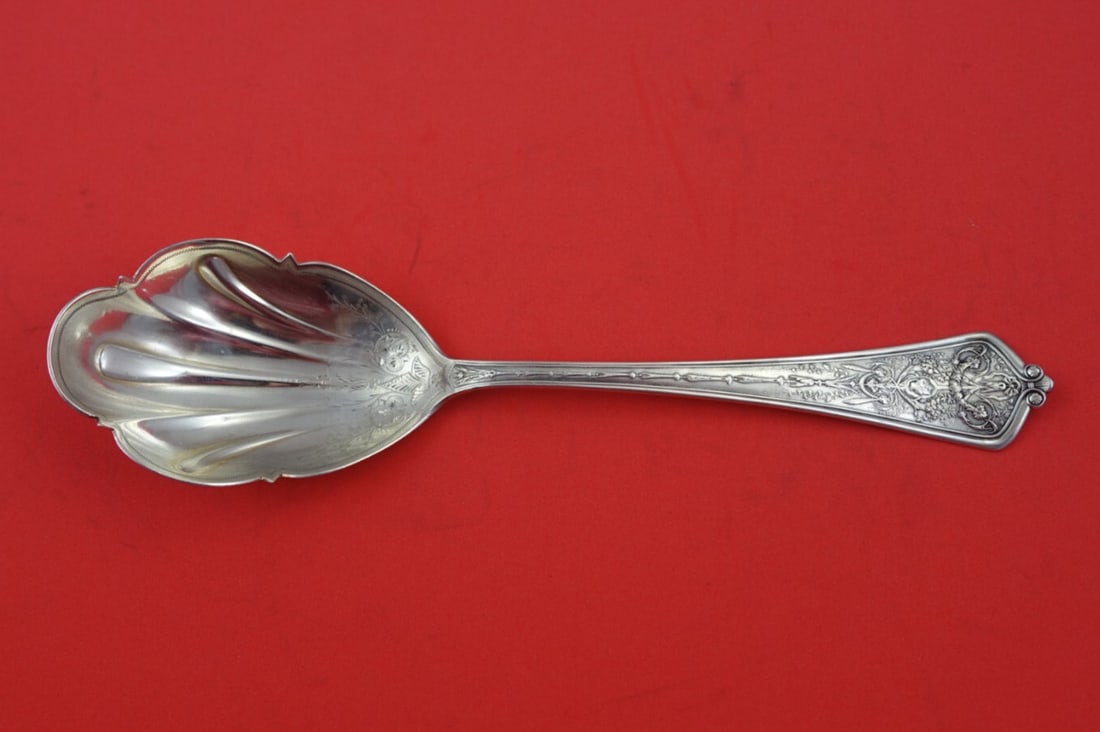 Gorham Lady Washington Sterling Silver Berry Spoon 8.5 inches: Gorham Lady Washington Sterling Silver Berry Spoon 8.5 inches This exquisite Lady Washington Berry Spoon from Gorham showcases timeless elegance with its fluted bowl featuring a stunning brite-cut des