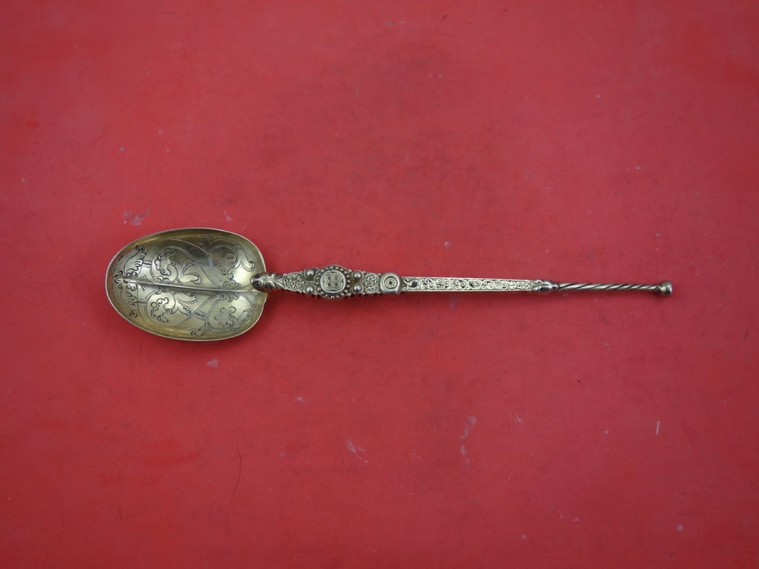Antique English Sterling Silver Coronation Spoon Vermeil 1902 9 3/4 inches: Antique English Sterling Silver Coronation Spoon Vermeil 1902 9 3/4 inches This exquisite English estate coronation spoon is crafted from sterling silver and features a beautiful vermeil finish. Datin