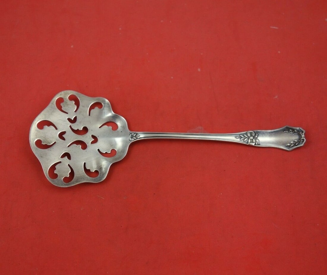 Manchester Sterling Silver Tomato Server Leaves Bow Handle 7.5 Inch: Manchester Sterling Silver Tomato Server Leaves Bow Handle 7.5 Inch This exquisite Manchester Sterling Silver Tomato Server features a delicate leaves and bow handle motif, measuring 7 1/2 inches in l