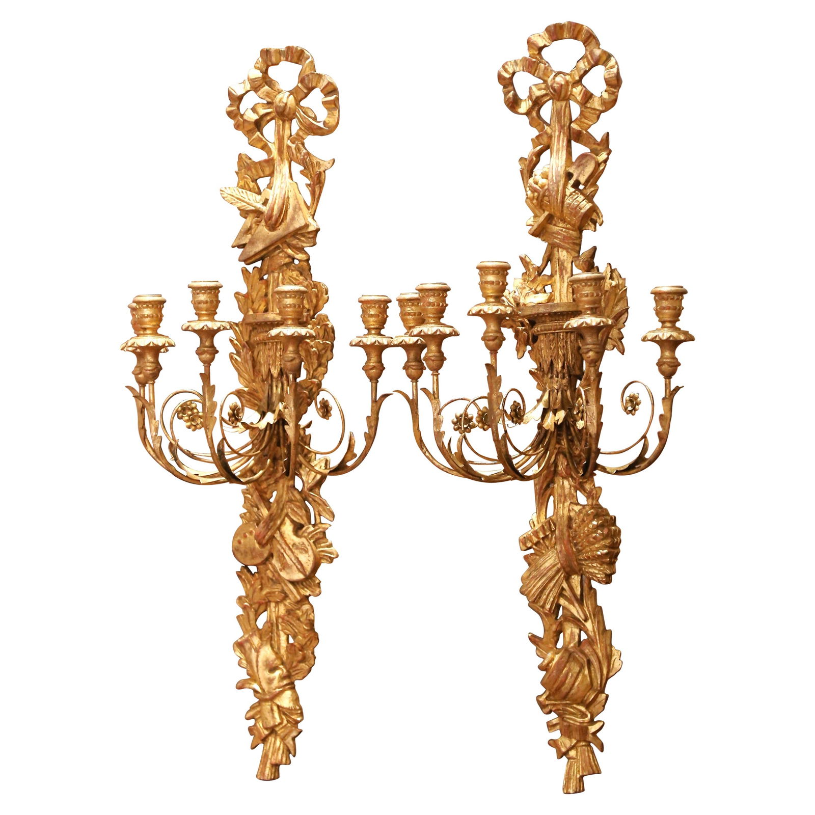 Set of 2 Early 20th Century Italian Neoclassical Giltwood Wall Sconces: Set of 2 Early 20th Century Italian Neoclassical Giltwood Wall Sconces This stunning pair of early 20th-century Italian neoclassical wall sconces captures the elegance of the Louis XVI style with thei
