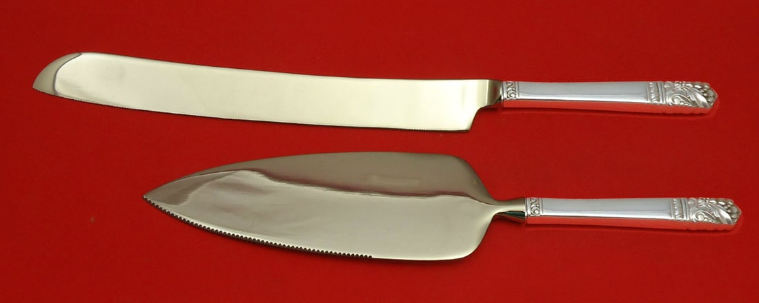 Oneida Mansion House Sterling Silver Wedding Cake Set 2pc Custom: Oneida Mansion House Sterling Silver Wedding Cake Set 2pc Custom Celebrate your special day with the elegant Mansion House wedding cake set by Oneida. This stunning 2-piece set is crafted from sterlin