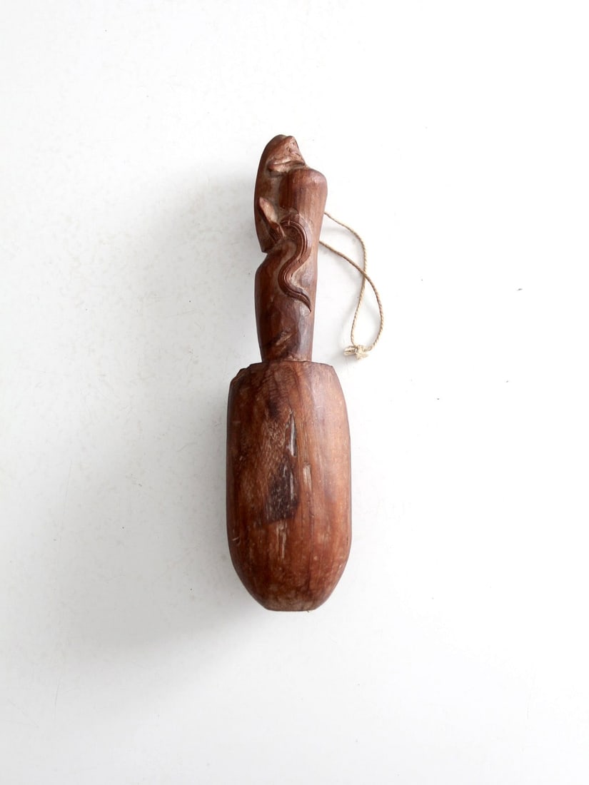 Hand-Carved Oceanic Wooden Pestle with Lizard Design 12 Inch: Hand-Carved Oceanic Wooden Pestle with Lizard Design 12 Inch This hand-carved Oceanic primitive pestle showcases a unique lizard carving on the handle, adding an artistic touch to its rustic charm. Ma
