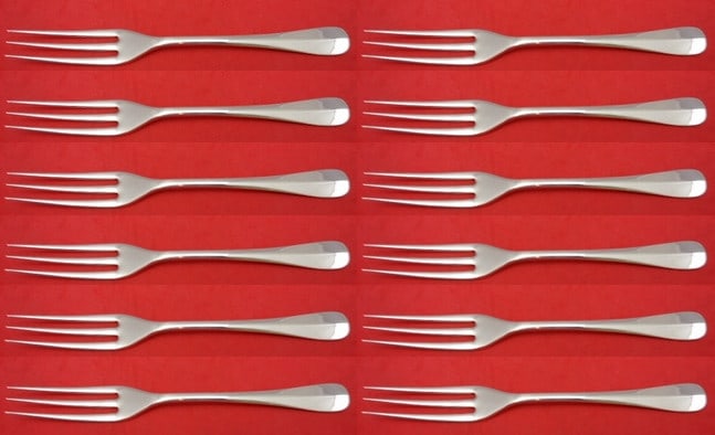 Set of 12 Stieff Queen Anne-Williamsburg Sterling Silver Dinner Forks: Set of 12 Stieff Queen Anne-Williamsburg Sterling Silver Dinner Forks This exquisite set of 12 dinner forks features the elegant Queen Anne-Williamsburg pattern by Stieff, crafted from high-quality st