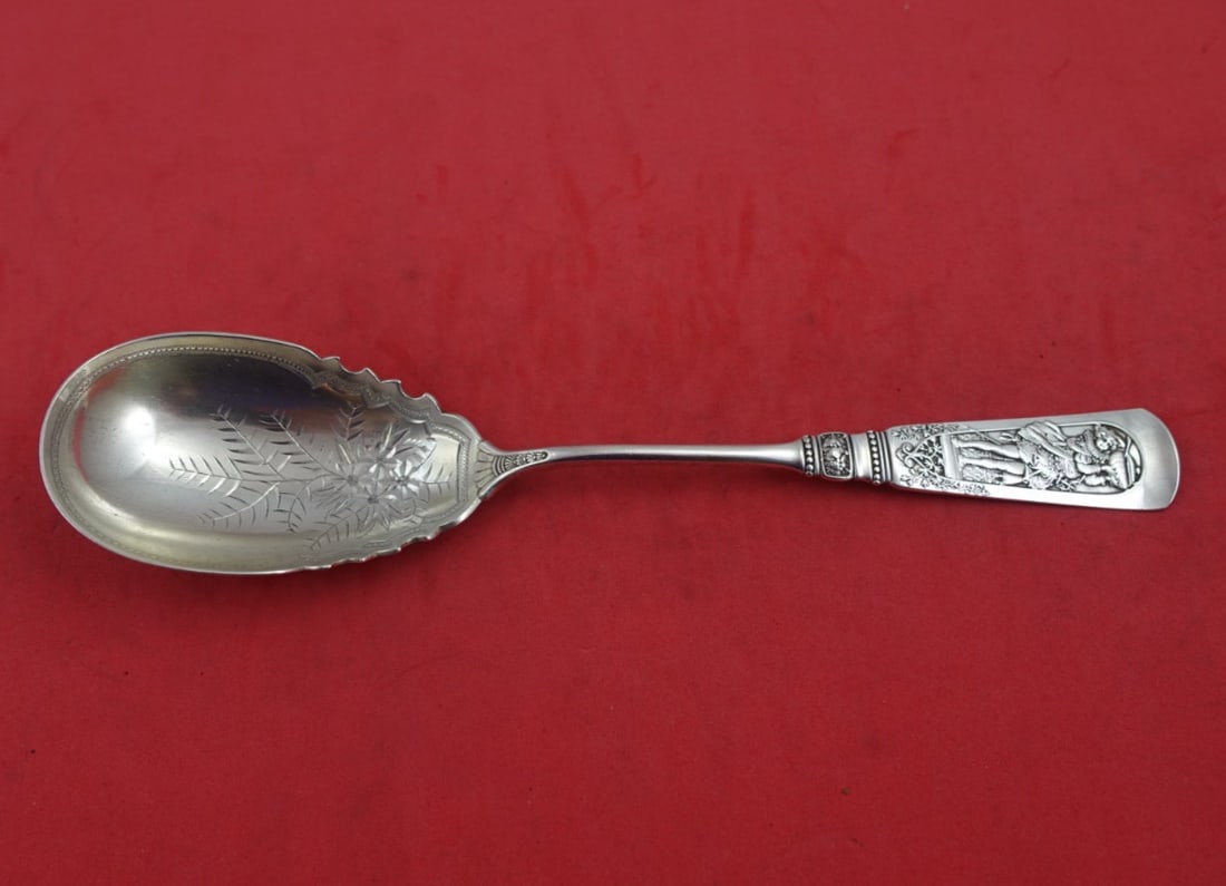 Gorham Fontainebleau Sterling Silver Berry Spoon Ovoid 8.5" No Mono: Gorham Fontainebleau Sterling Silver Berry Spoon Ovoid 8.5" No Mono This exquisite Berry Spoon from the Fontainebleau pattern by Gorham is a remarkable piece of history, crafted in sterling silver (.9
