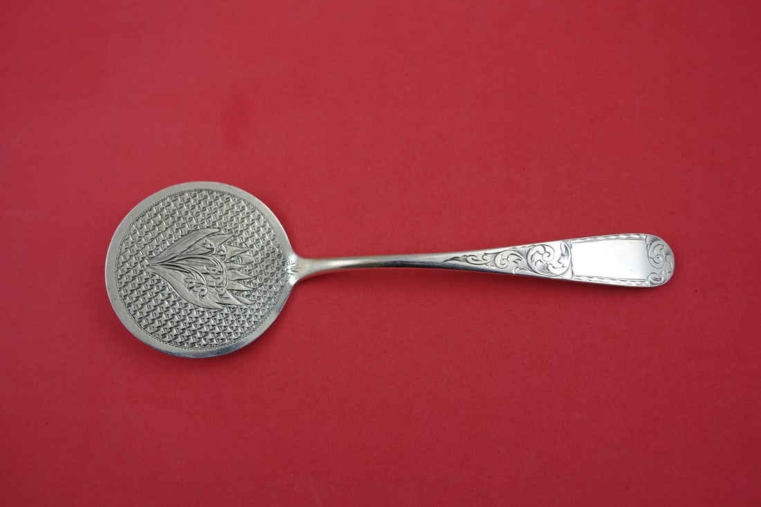Kirk Mayflower Silver Hot Cake Lifter 10.15 Early 8.75": Kirk Mayflower Silver Hot Cake Lifter 10.15 Early 8.75" Discover the elegance of the Mayflower pattern by Kirk, featuring a stunning silver hot cake lifter adorned with diaper work and bright-cut engr