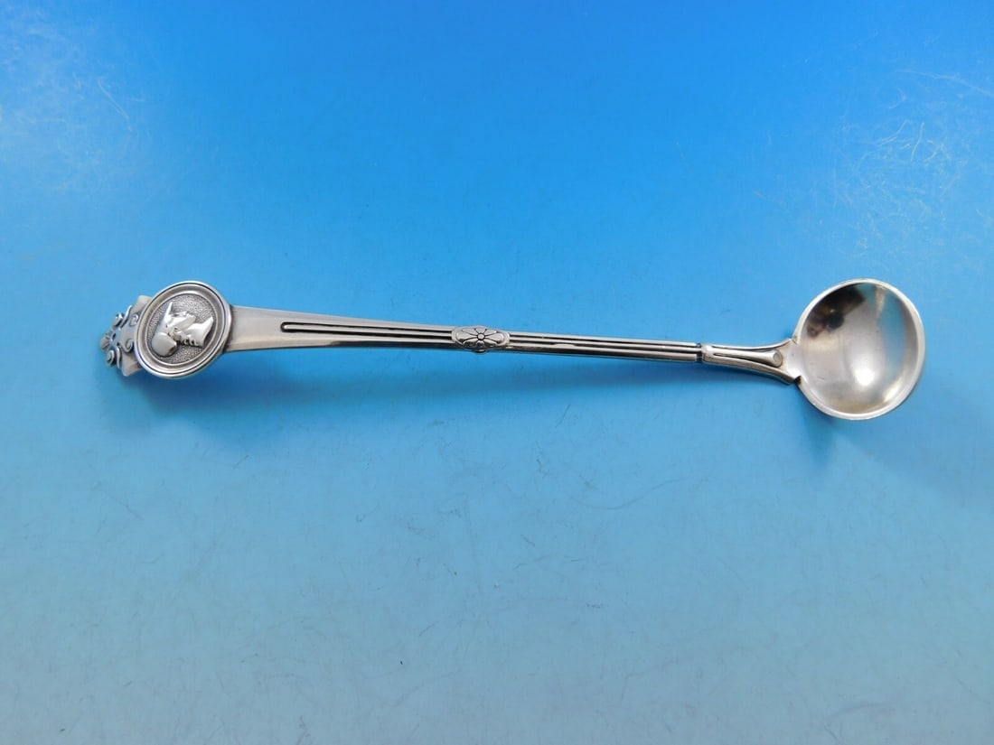 Gorham Medallion Sterling Silver Mustard Ladle Vintage 5 1/4": Gorham Medallion Sterling Silver Mustard Ladle Vintage 5 1/4" This exquisite mustard ladle, crafted by Gorham in the Medallion pattern, showcases a beautiful design featuring a detailed medallion of a