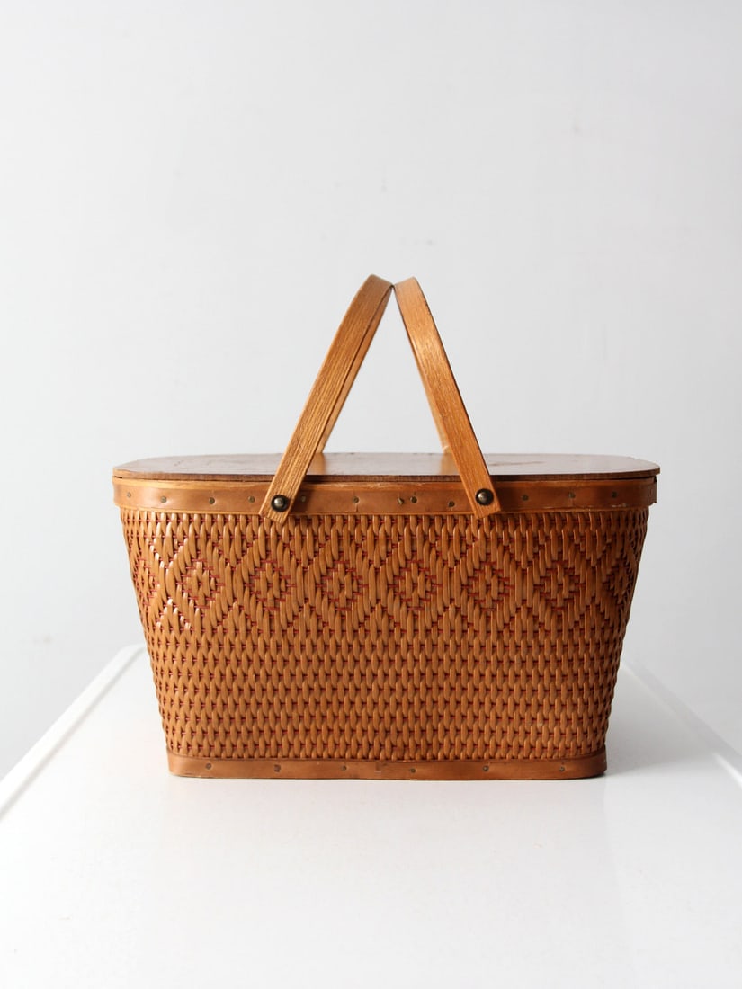 Vintage Redmon Style Woven Picnic Basket with Wooden Handles: Vintage Redmon Style Woven Picnic Basket with Wooden Handles This vintage Redmon style picnic basket combines style and functionality. Crafted with a geometric woven design, it features sturdy wooden