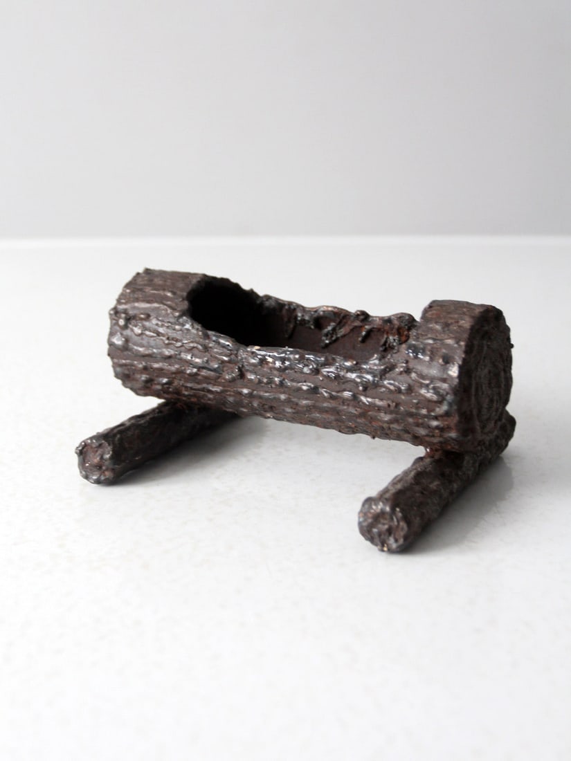 Vintage 1940s Cast Iron Log Valet Tray Organizer: Vintage 1940s Cast Iron Log Valet Tray Organizer This vintage cast iron sculptural box tray from the 1940s is designed to resemble a rustic fire log. Perfect for use as a desk organizer or a charming
