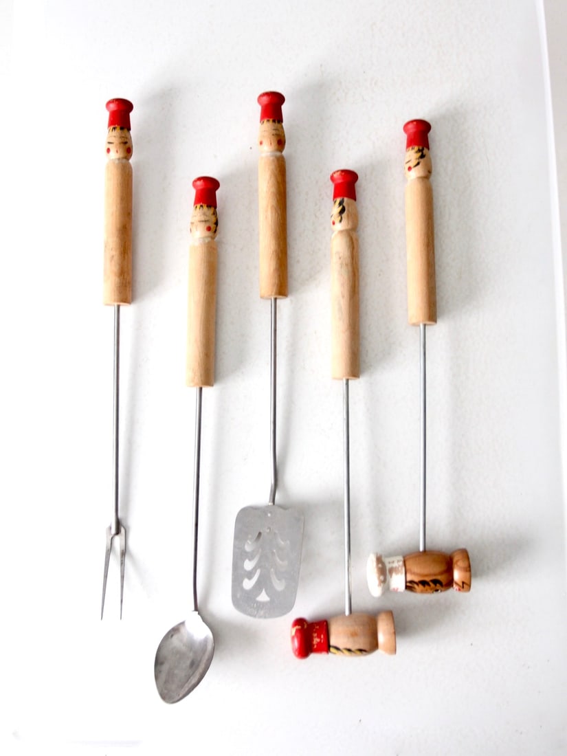Vintage 1950s Woodpecker BBQ Utensils Set with Chef Handles: Vintage 1950s Woodpecker BBQ Utensils Set with Chef Handles Add a touch of vintage charm to your BBQ gatherings with this Mid-Century BBQ Grill Utensils Set from the 1950s by Woodpecker Woodenware. Th