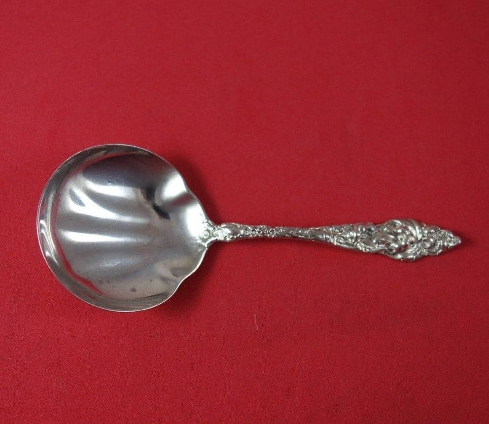 Reed and Barton Les Six Fleurs Sterling Silver Nut Spoon 4 3/4 Inch: Reed and Barton Les Six Fleurs Sterling Silver Nut Spoon 4 3/4 Inch This exquisite nut spoon is crafted from sterling silver and features the elegant "Les Six Fleurs" pattern by Reed and Barton. Measu