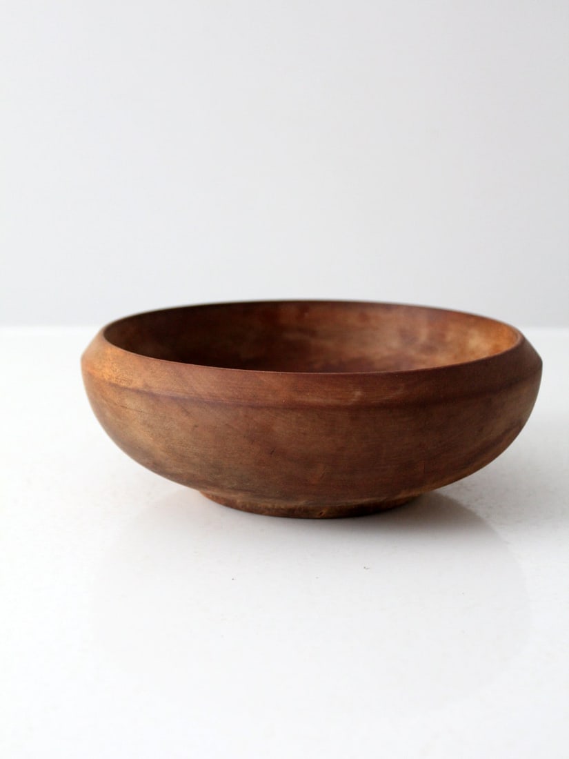 Charming Vintage Wooden Bowl 10 Inch Diameter Earthy Tone Decor: Charming Vintage Wooden Bowl 10 Inch Diameter Earthy Tone Decor This exquisite vintage wooden bowl features a warm earthy tone that enhances its charm and character, making it a delightful addition to