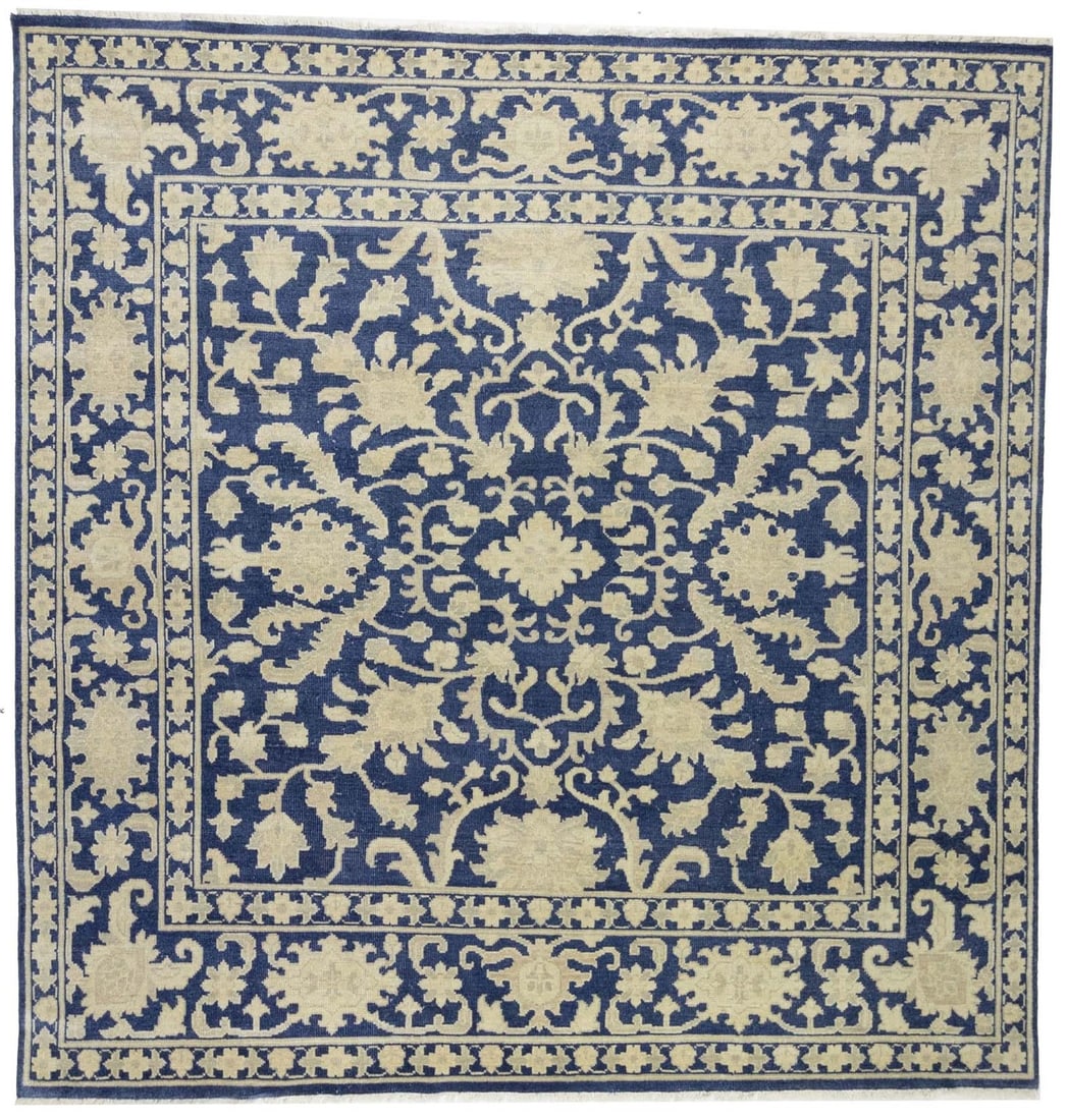 10x10 ft Hand-Knotted Floral Transitional Wool Rug for Dining Room: 10x10 ft Hand-Knotted Floral Transitional Wool Rug for Dining Room Elevate your home decor with this stunning 10' x 10' Floral Transitional Square Oriental Rug. Hand-knotted with a luxurious wool mate