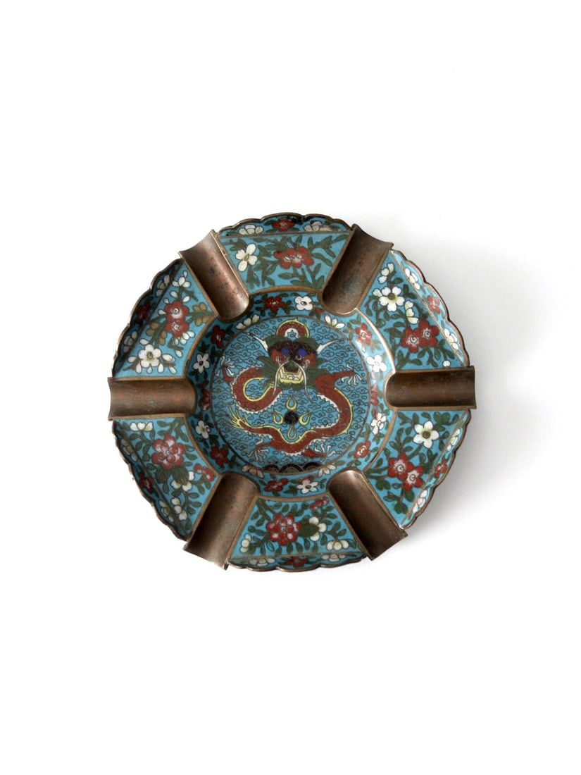 Antique Chinese Cloisonne Ashtray Sky Blue Dragon Floral Design: Antique Chinese Cloisonne Ashtray Sky Blue Dragon Floral Design This antique Chinese cloisonne ashtray showcases exquisite craftsmanship with a stunning sky blue enamel finish. Adorned with intricate
