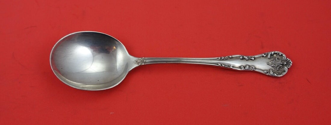 Lunt Chatelaine Sterling Silver Cream Soup Spoon 6 1/4": Lunt Chatelaine Sterling Silver Cream Soup Spoon 6 1/4" This exquisite Chatelaine cream soup spoon by Lunt is crafted from high-quality sterling silver, featuring a beautiful design that reflects the
